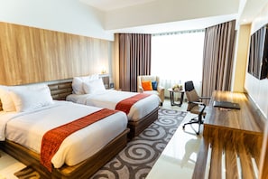 Bureau, espace de travail pour ordinateur portable, Wi-Fi gratuit