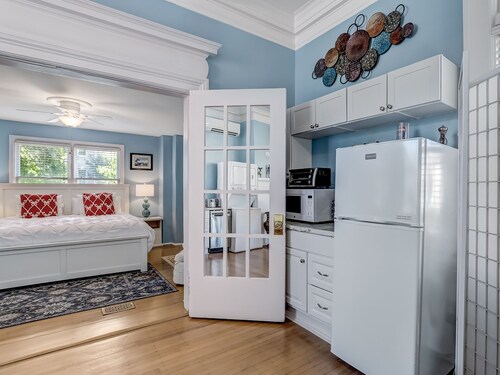 Walk Everywhere in Starland, Heated Pool Access