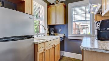 Fridge, microwave, dishwasher, coffee/tea maker