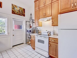 冰箱、微波炉、烤箱、炉灶