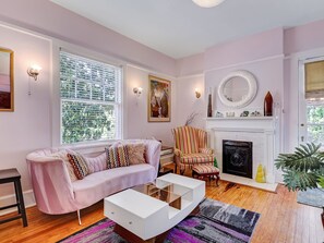 TV - Amazing 4 Bedroom Home | Heated Pool Access (Savannah)