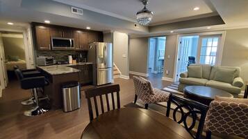 TV connectée, baby-foot, table de tennis de table