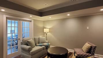 TV connectée, baby-foot, table de tennis de table