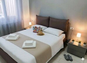 1 chambre, fer et planche à repasser, draps fournis