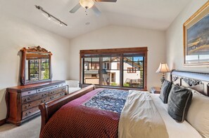 4 bedrooms, desk, iron/ironing board, free WiFi