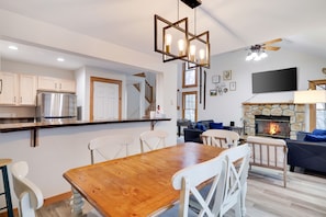 Private kitchen - A Cozy Fire Is The Best Way To Spend A Cold Night! (Tannersville)