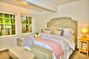 3 habitaciones, tabla de planchar con plancha, wifi y ropa de cama
