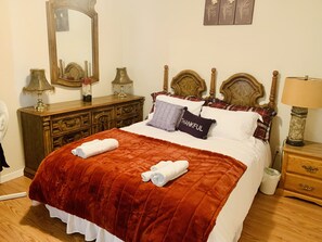 3 chambres, fer et planche à repasser, lit de bébé portatif