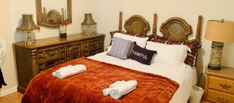 3 bedrooms 5 bed’s upper unit of duplex home