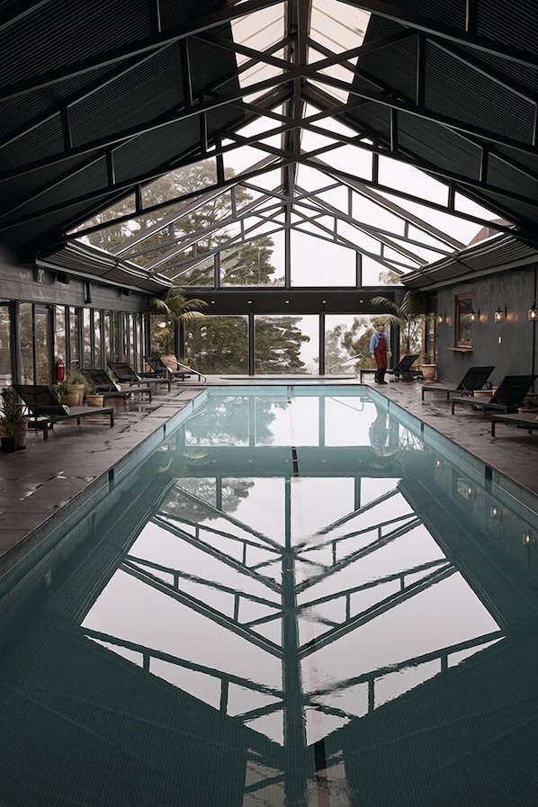 สระว่ายน้ำในร่ม