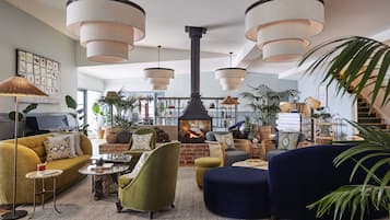 2 restaurants, breakfast served