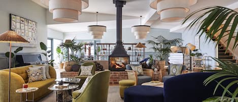 2 restaurants, breakfast served