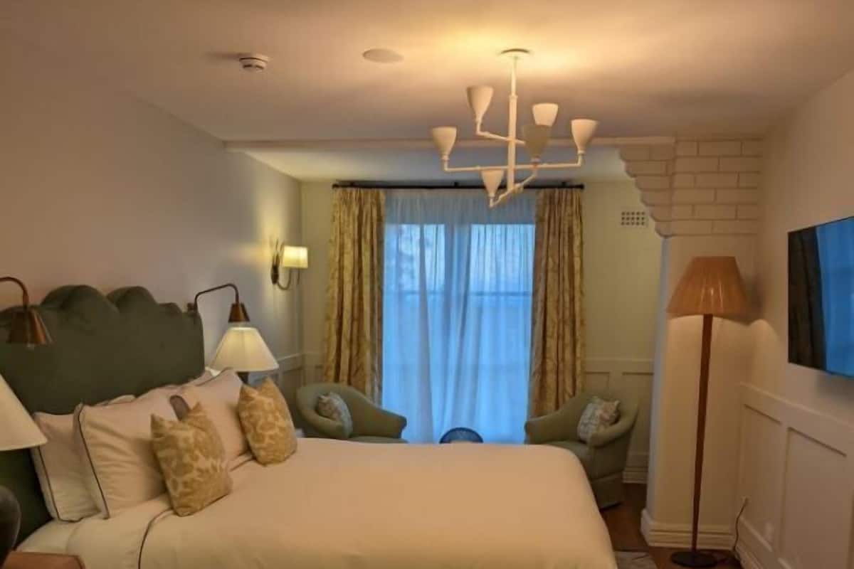 Ropa de cama de alta calidad y minibar (con algunos artículos gratuitos)