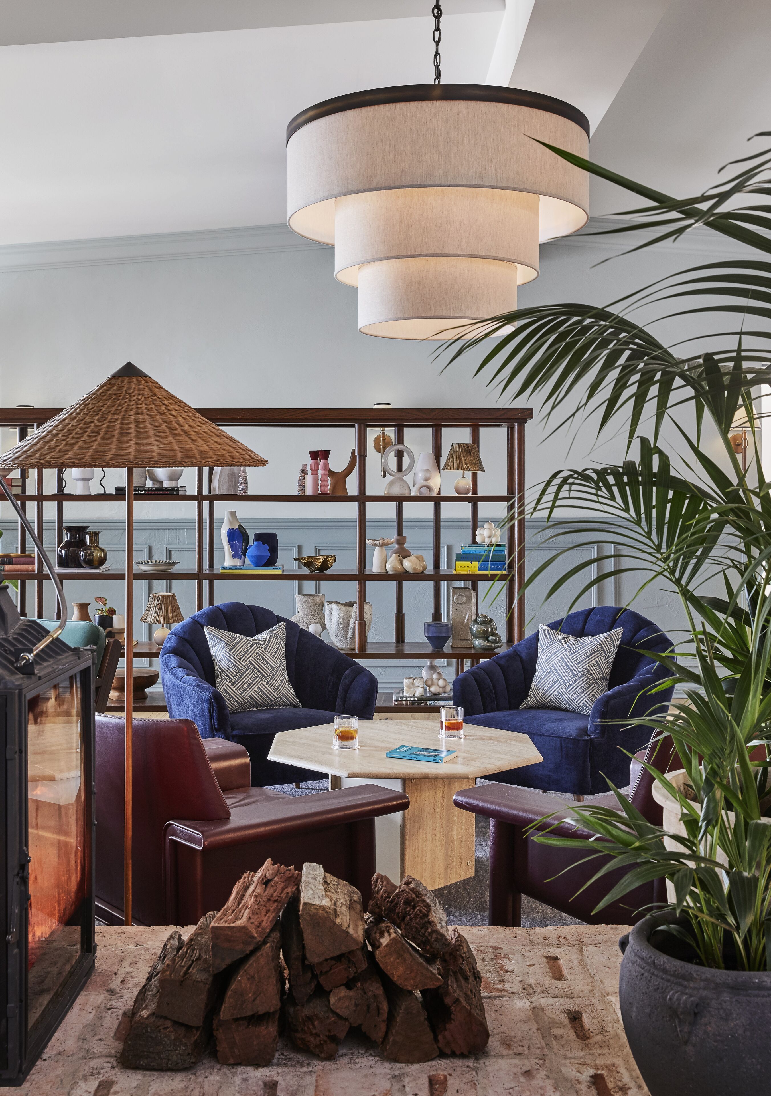 2 restaurantes, se sirve desayuno 