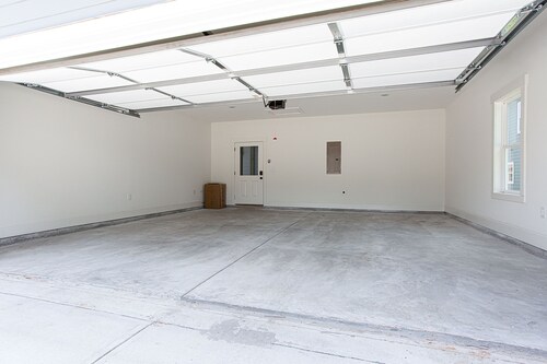 New Stylish and Cozy Normaltown Home - Book Today