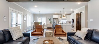 New Stylish and Cozy Normaltown Home - Book Today