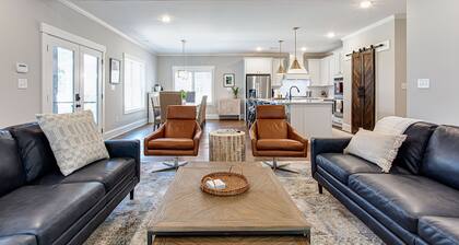 New Stylish and Cozy Normaltown Home - Book Today