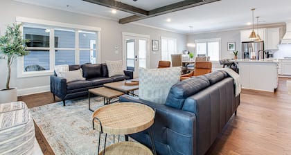 New Stylish and Cozy Normaltown Home - Book Today