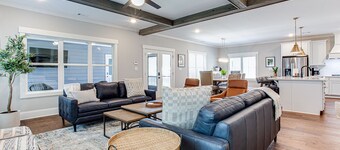 New Stylish and Cozy Normaltown Home - Book Today