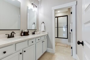 Combined shower/bathtub, hair dryer, towels, soap