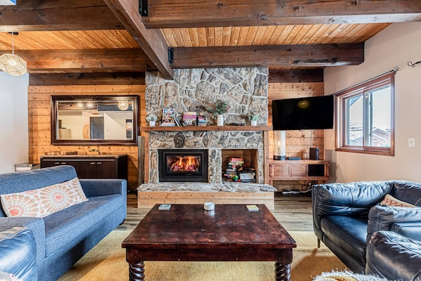 Warm and inviting space for your stay winter or summer! Dogs welcome!