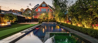 ★ Luxe Thomas Mansion ★ | hot tub, pool, fire pit!