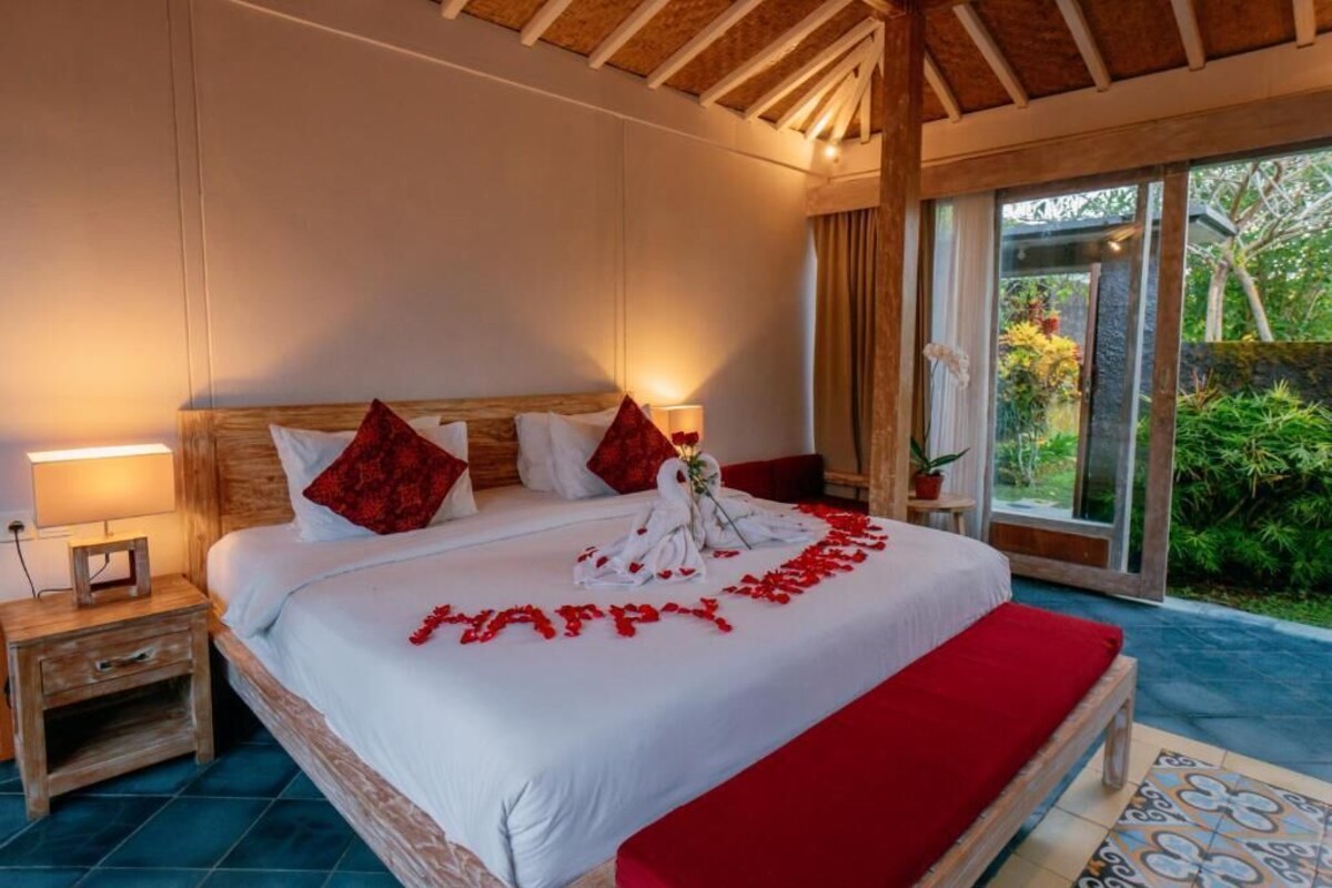 Villa, 1 Bedroom, Private Pool | In-room safe, desk, WiFi (free), bed sheets
