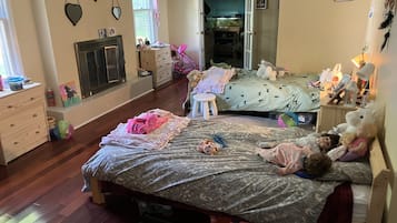 4 bedrooms, free WiFi, bed sheets