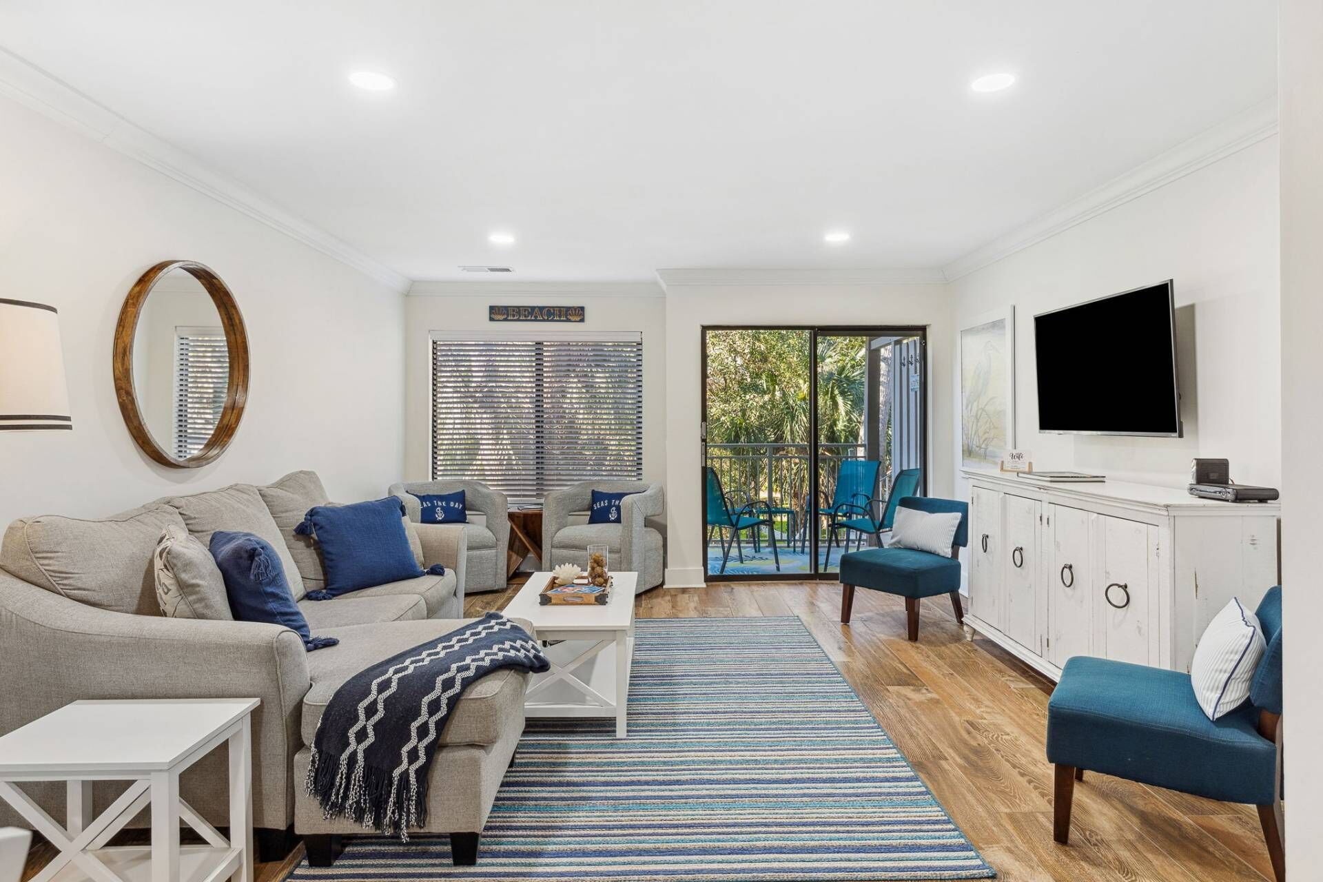 Beachy Bliss! Renovated Courtside 3 -Quick 1.5 Blocks To Coligny Beach Walk To Ocean, Pool & Dining - Hilton Head Island, SC