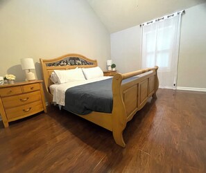 3 bedrooms, desk, iron/ironing board, free WiFi - Entire Home in Conyers (Conyers)