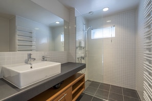 House | Bathroom | Hair dryer, slippers, towels, soap - Fo Sho Sansou (Kutchan)