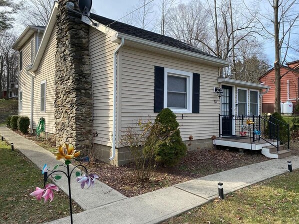 Exterior - Cozy,roomy,peaceful and comfortable place to live (Poughkeepsie)