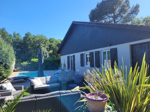 Beautiful villa with pool between Bordeaux and the ocean