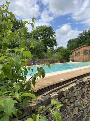 حمّام سباحة خارجي