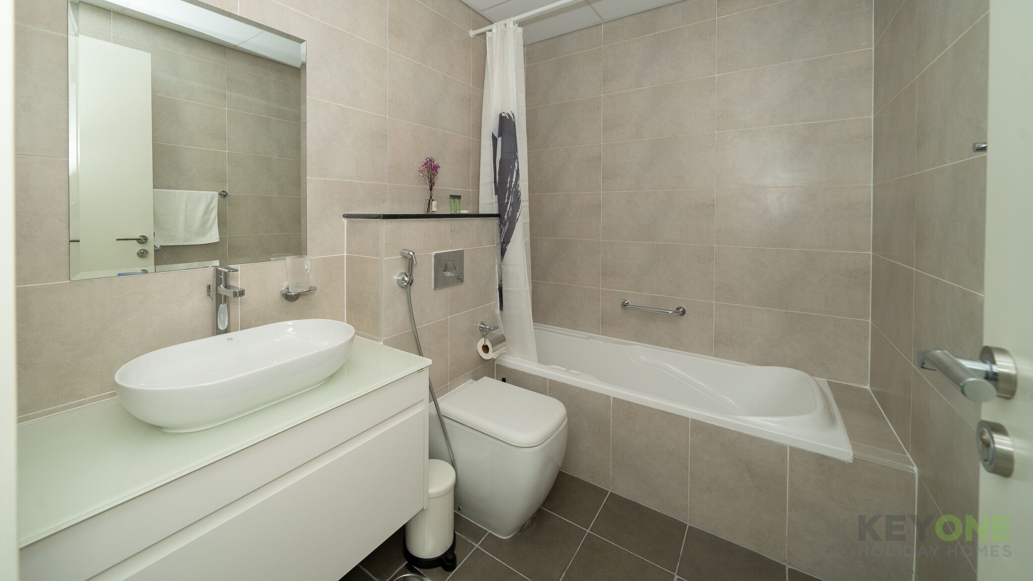 KOHH – 1BR in Carson Tower