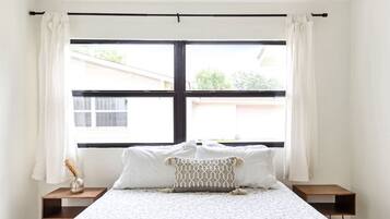 3 bedrooms, desk, iron/ironing board, WiFi