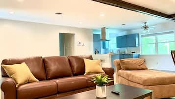 Fernseher, Tischtennisplatte