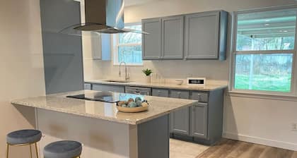 Dogwood · Beautiful Renovated Open Space Full House