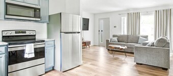 Fully remodeled Cozy house, 10 min. from airport