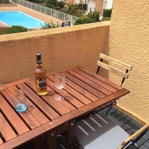 Outdoor dining - les raisins d'or - Appartement – 4 pers - 1 ch – Piscine – Parking (Agde)
