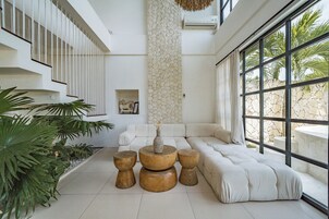 Vila | Área de estar | TV 55 polegadas com canais a cabo