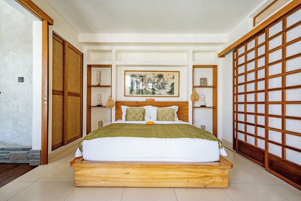 3 bedrooms, in-room safe, desk, free WiFi