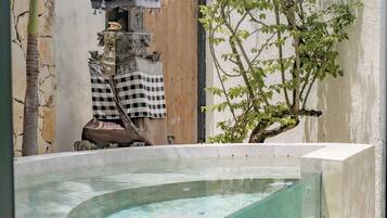 Kolam renang outdoor