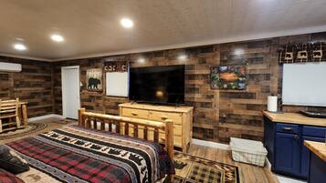 1 bedroom, desk, free WiFi, bed sheets