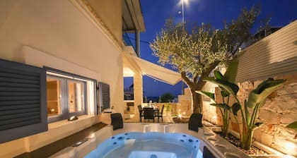 Donna Lucia Romantic Villa w/ jacuzzi Sea Front