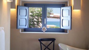 A room with a window overlooking a view of the sea and greenery. - Donna Lucia Romantic Villa w/ jacuzzi Sea Front (Monopoli)