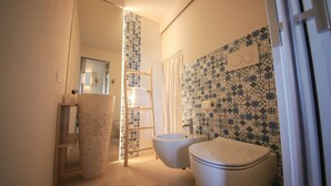 A bathroom with a toilet, bidet, and a towel rack. - Donna Lucia Romantic Villa w/ jacuzzi Sea Front (Monopoli)