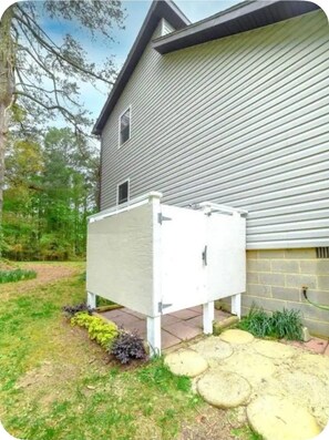 Property grounds - 18-Acre Waterfront Sanctuary: Peace & Privacy (Ridge)