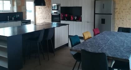Renovated, spacious, quiet and bright farmhouse in the middle of meadows