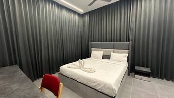 Ropa de cama hipoalergénica, escritorio, wifi gratis y ropa de cama